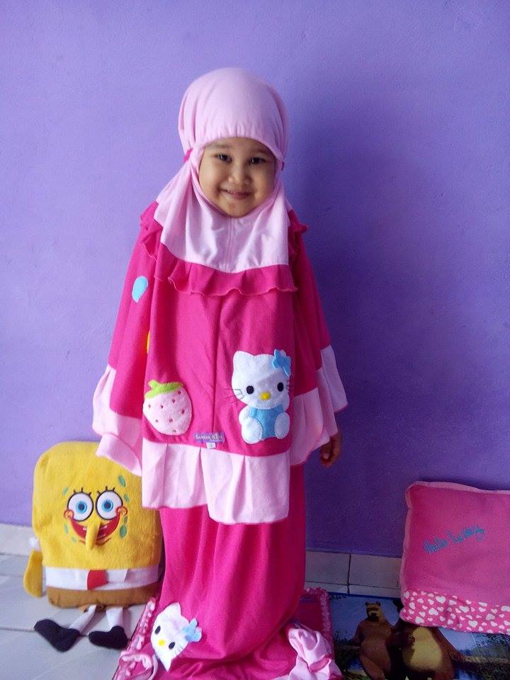 Evi-Acii-Mukena-Hello-Kitty-Pink
