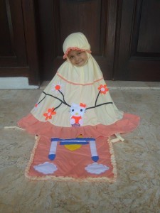 putri-nurindra-mukena-anak-salem-hello-kitty3