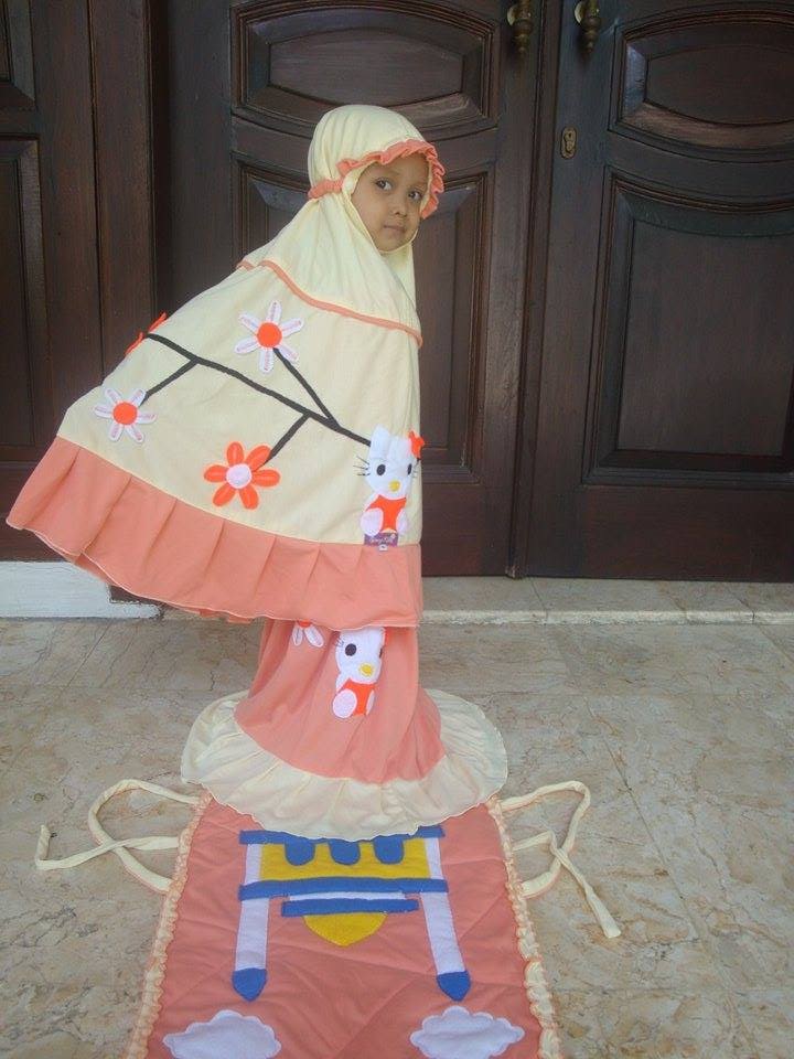 putri-nurindra-mukena-anak-salem-hello-kitty4
